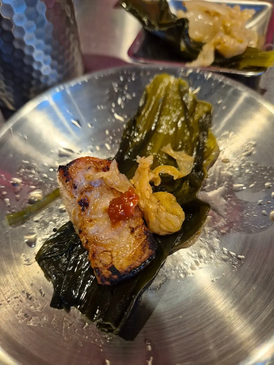 Grilled pork neck dipped in salt