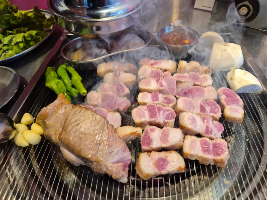 Table view at Sammokjip Gwangmyeong Sageori Station Branch
