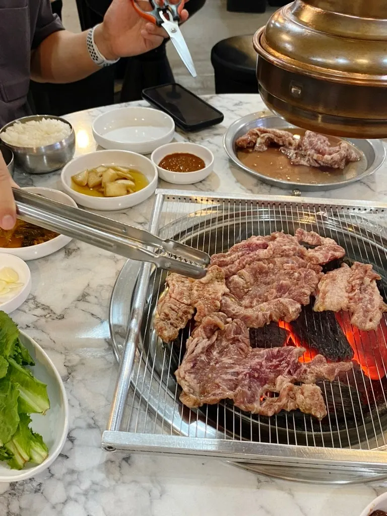 Seasoned crab and kimchi among the basic side dishes