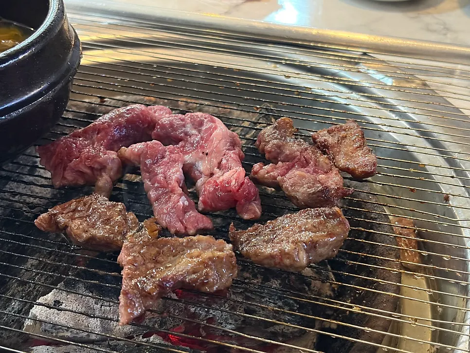 Meal comparing marinated and fresh ribs