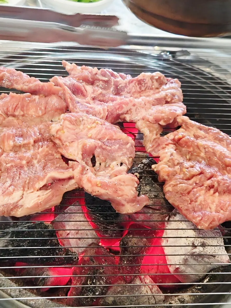 숯불과 함께 나온 서서갈비 1인분
