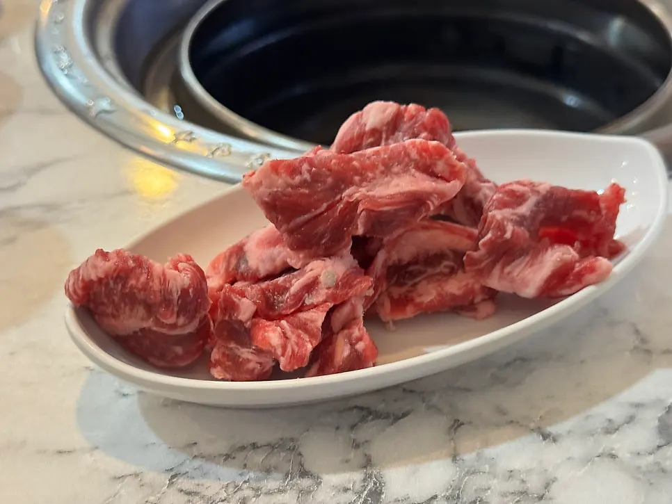 Plate of fresh short rib before grilling