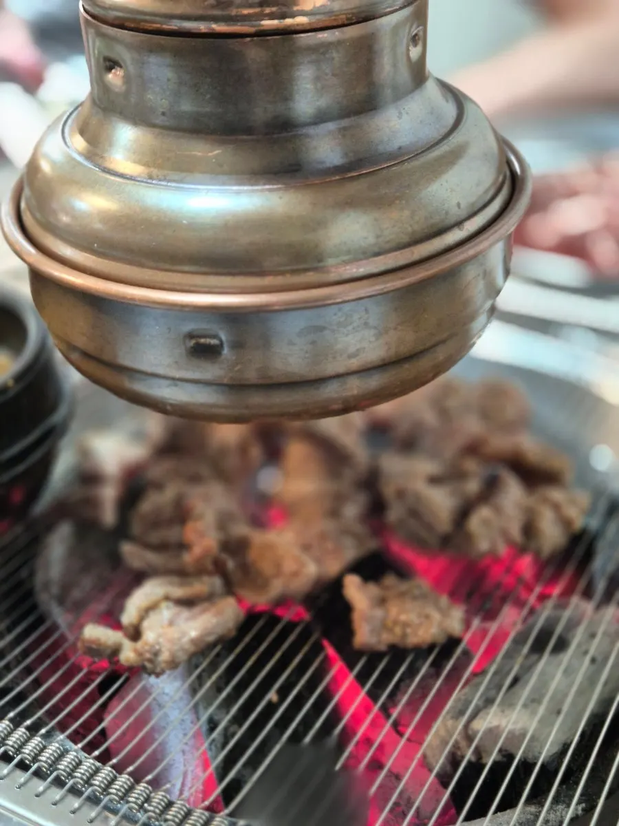 금요일 저녁 매장 식사 분위기