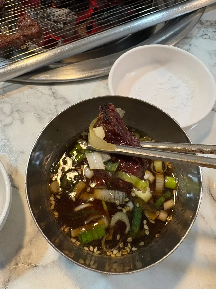 불향이 밴 소생갈비 단면