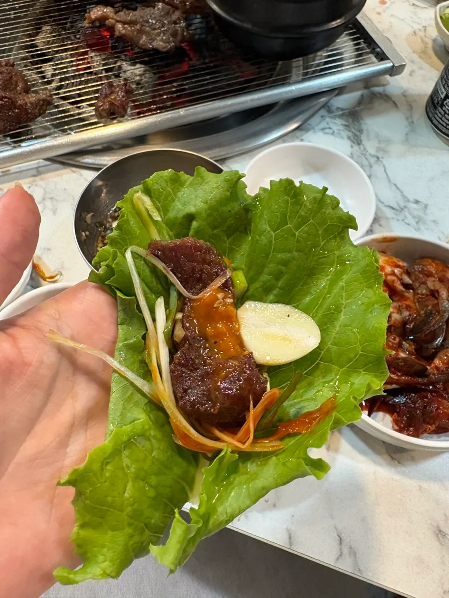 쌈채소에 싸 먹는 소생갈비