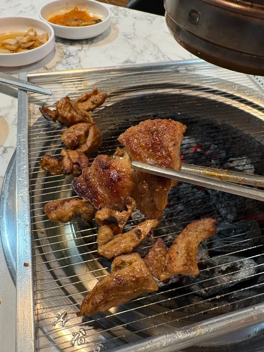 가장자리부터 노릇해진 서서갈비