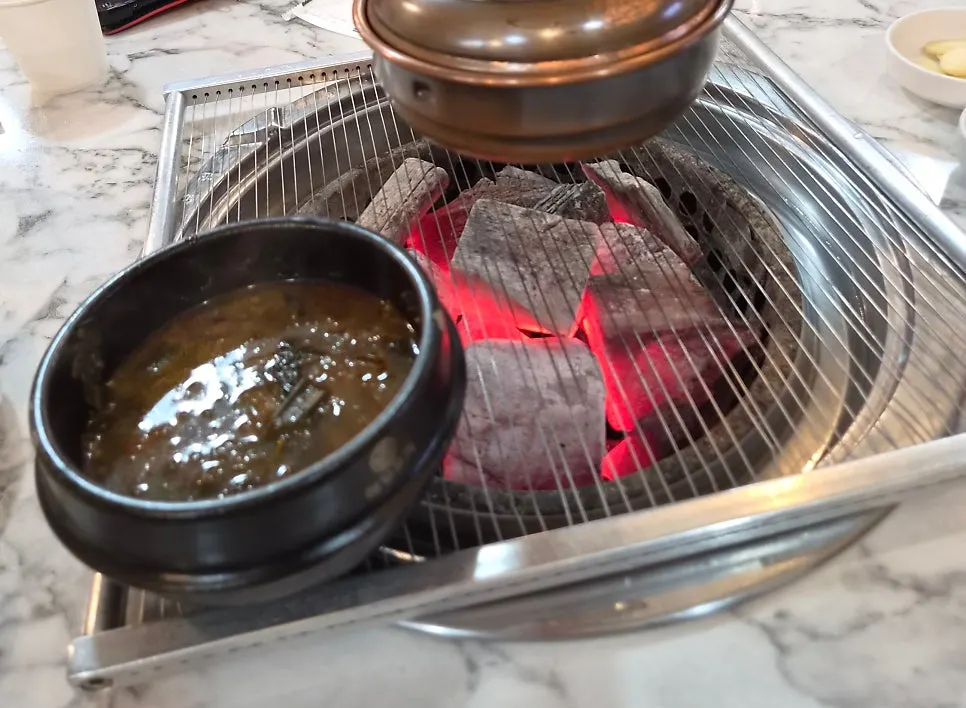 Marinated Seoseo Galbi grilling