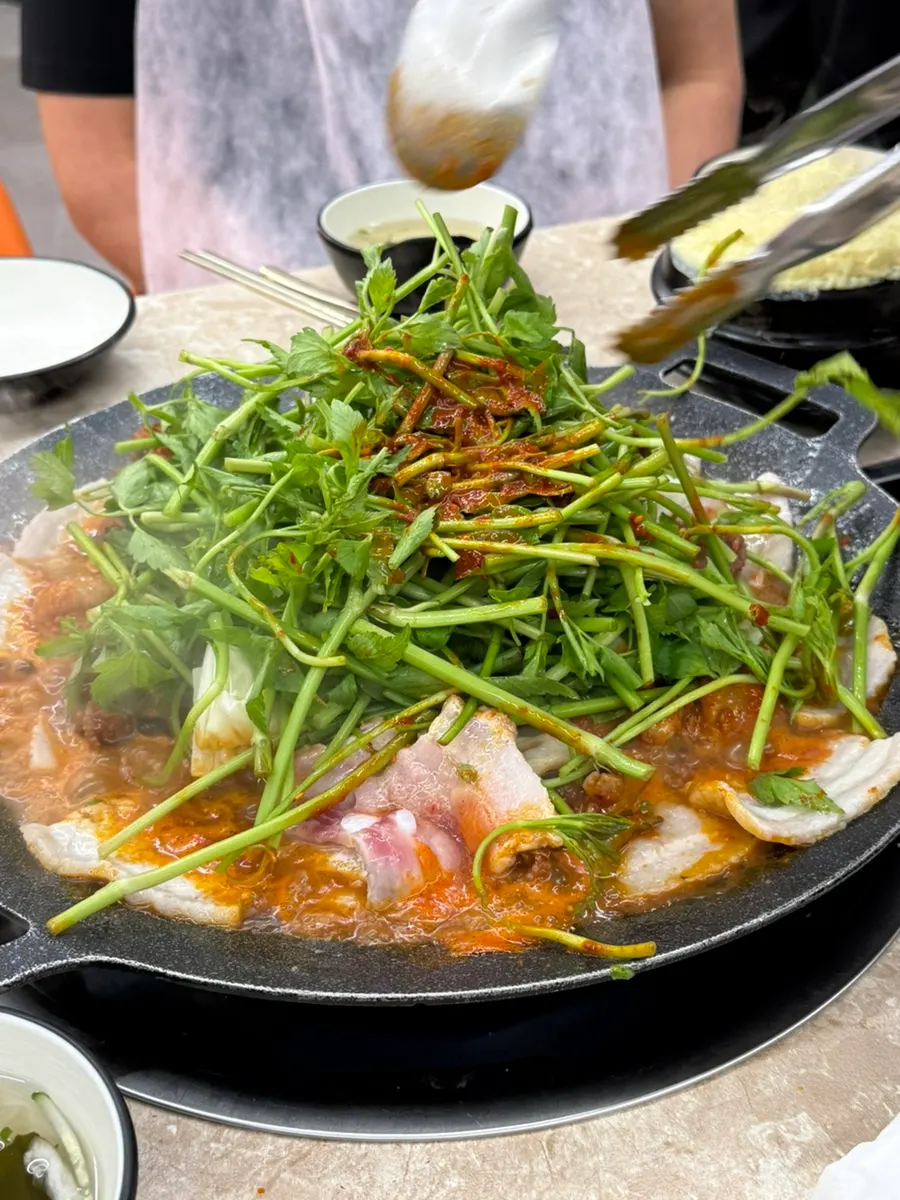 Three portions of iron-plate jjukumi and pork belly