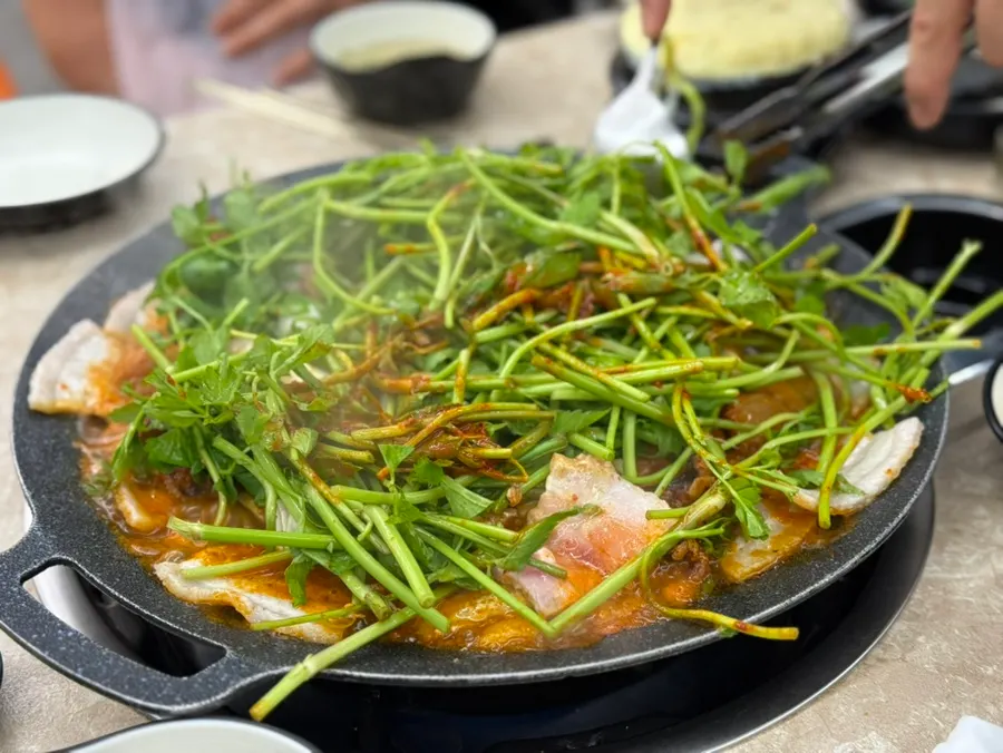 Iron-plate jjukumi beginning to bubble