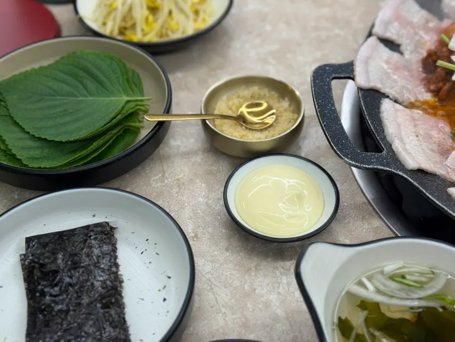 Jjukumi and minari iron-plate dish