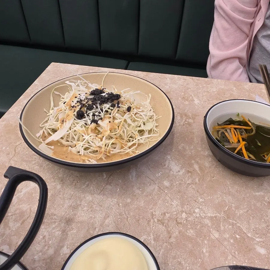 깻잎과 파래김 곁들임 접시