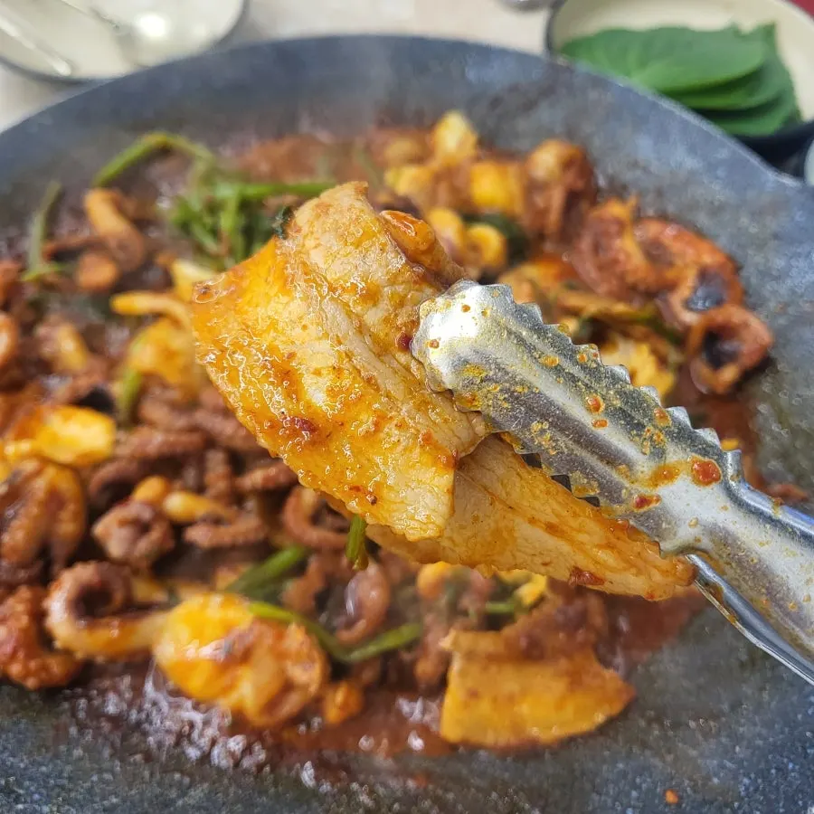 Add-ins with jjukkumi, black pork belly, and rice cake