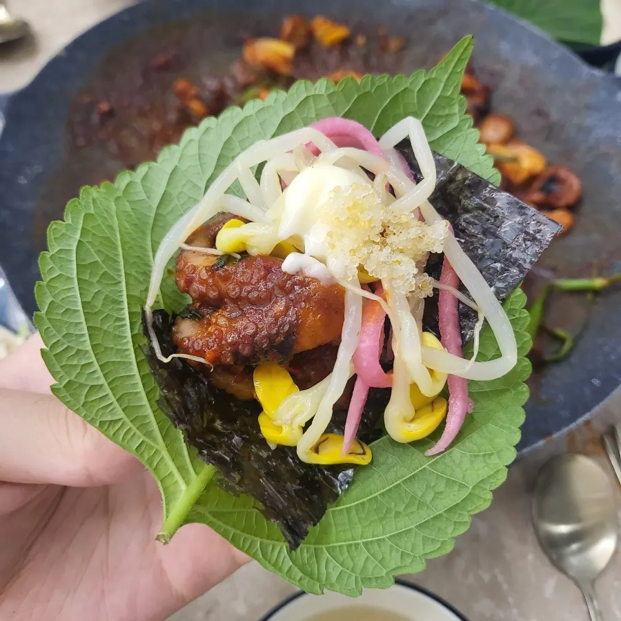 Jjukkumi wrap with sesame leaf and gim