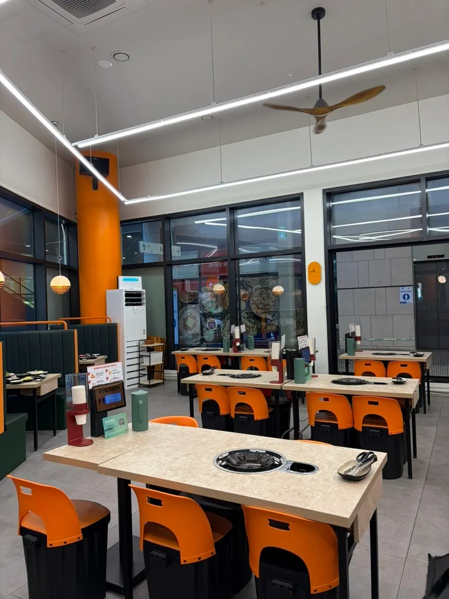 Bright, spacious dining room at Jeongipum Jjukkumi Gwangmyeong 1st Branch