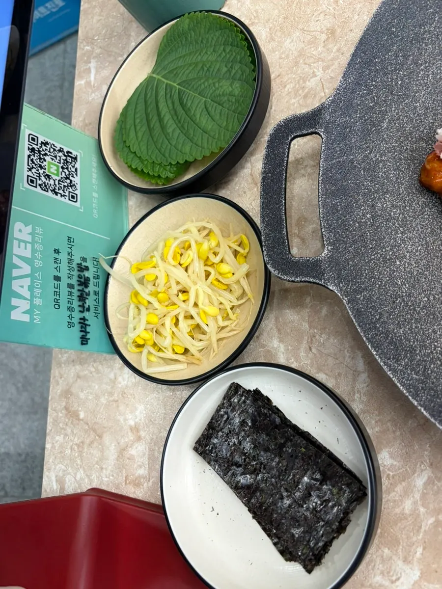 Sesame leaves and gim for wrapping the jjukkumi