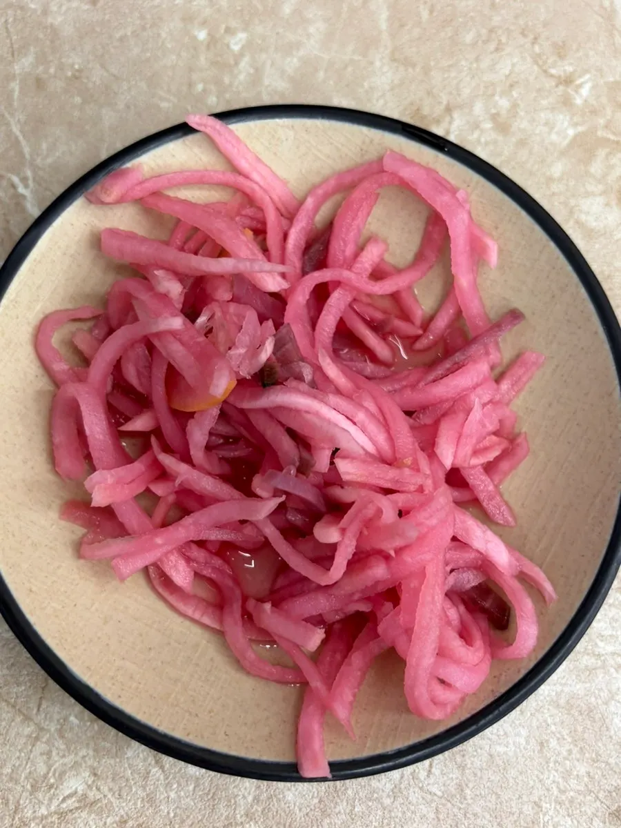 Side dish plate of bean sprouts and sesame leaves