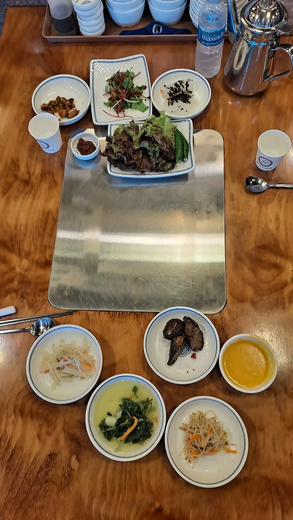 Basic banchan spread served hanjeongsik-style