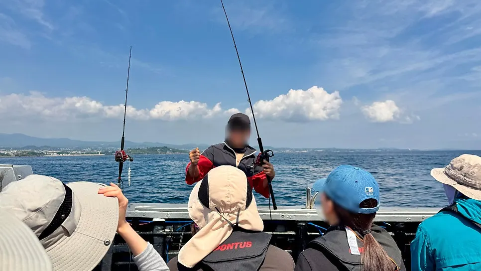 오전 출항을 기다리는 광명호 선착장