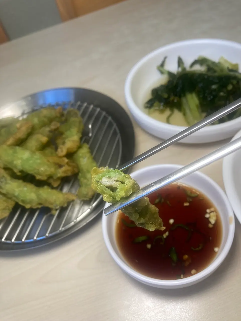 Hot stone pot rice served with the chueotang