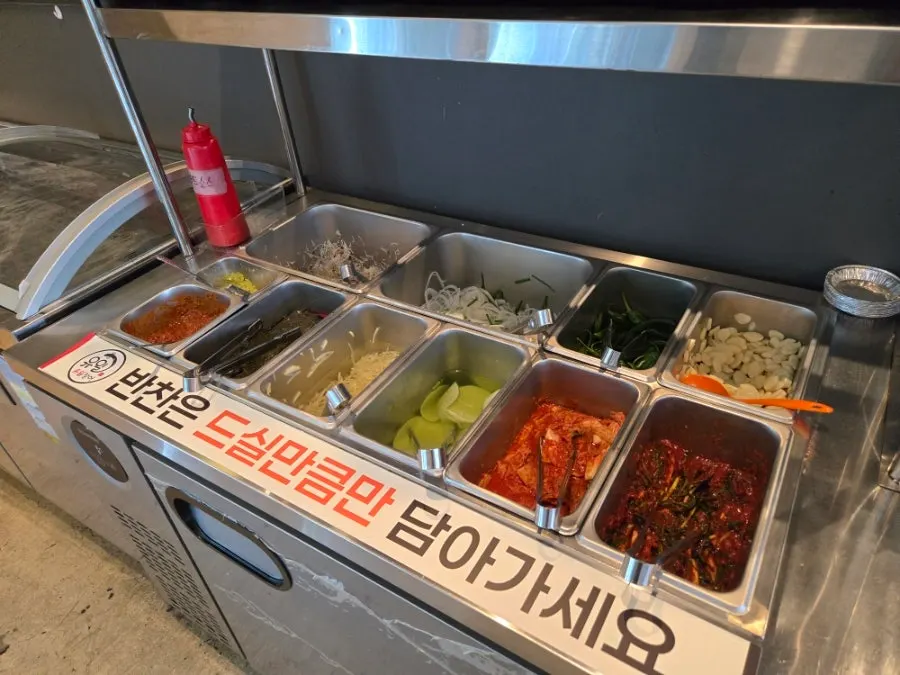 장어구이 밑반찬 구성