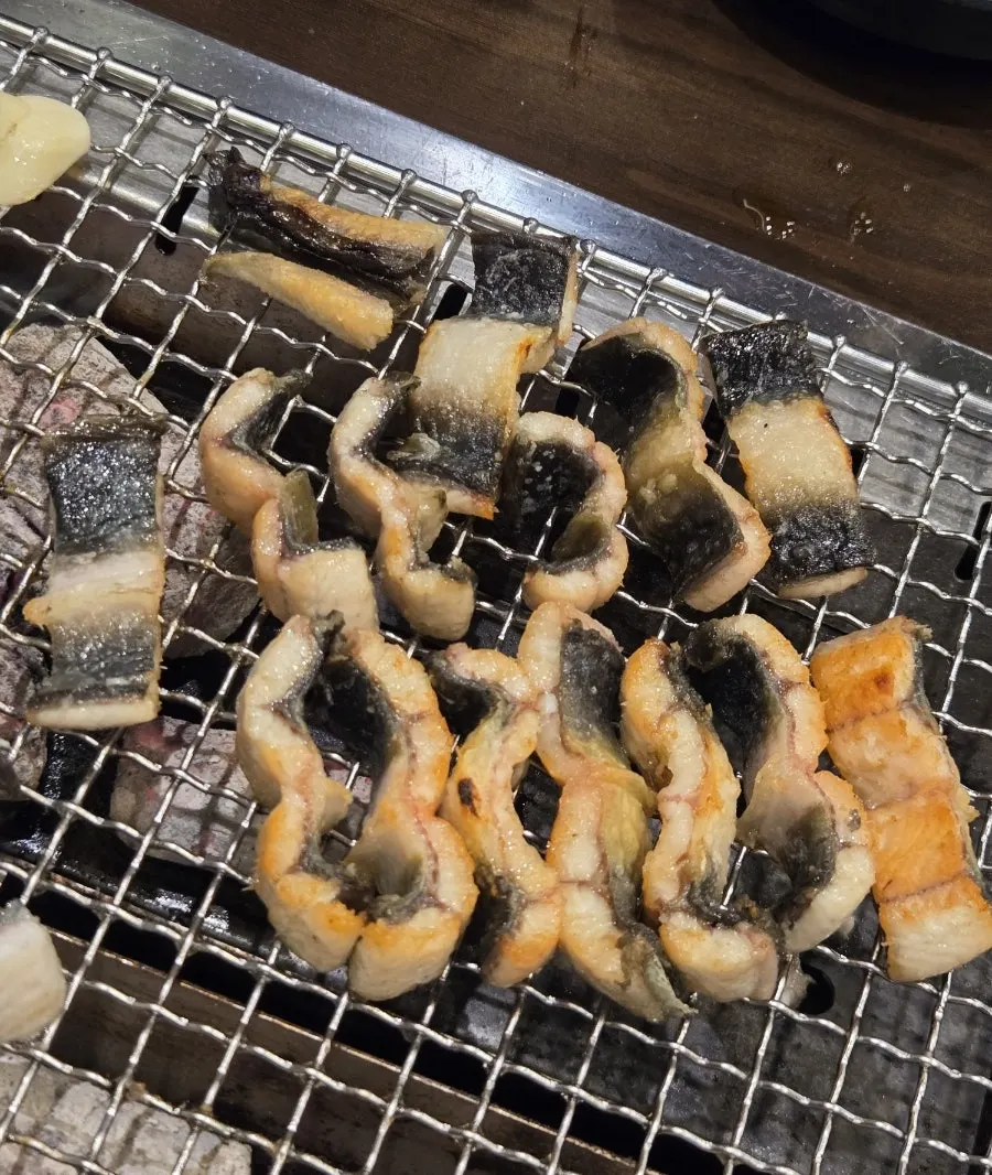 노릇하게 구운 도톰한 장어