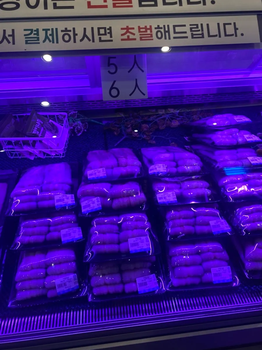 여러 명이 식사할 수 있는 유일장어 룸 좌석