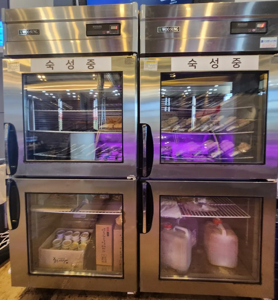 직접 고르는 장어 판매대