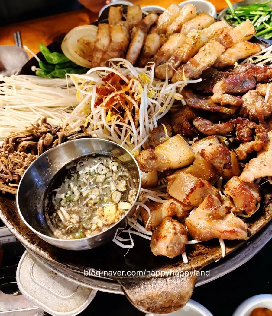 A platter of grilled ogyeopsal, kkodeulsal, and bbolsal