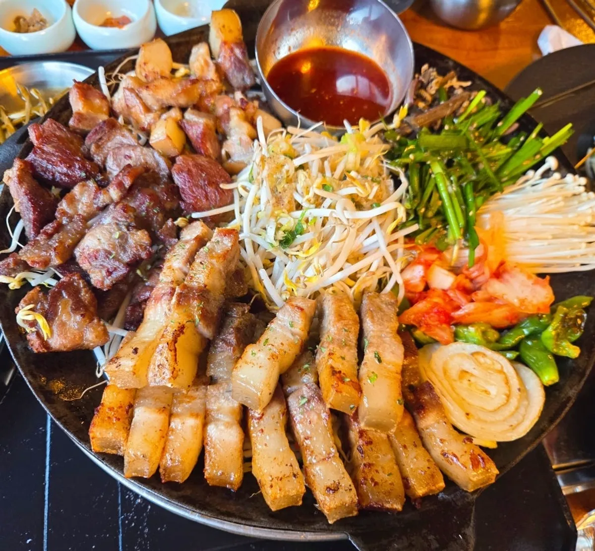 Grilled Jeju black pork samgyeopsal and special cuts