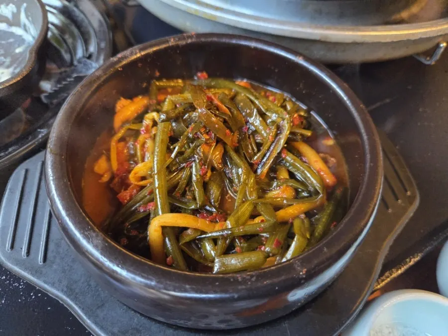 Lettuce wrap with steamed green onion kimchi and meat