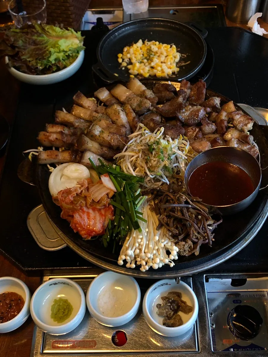 Mixed platter meal served with bowls of rice