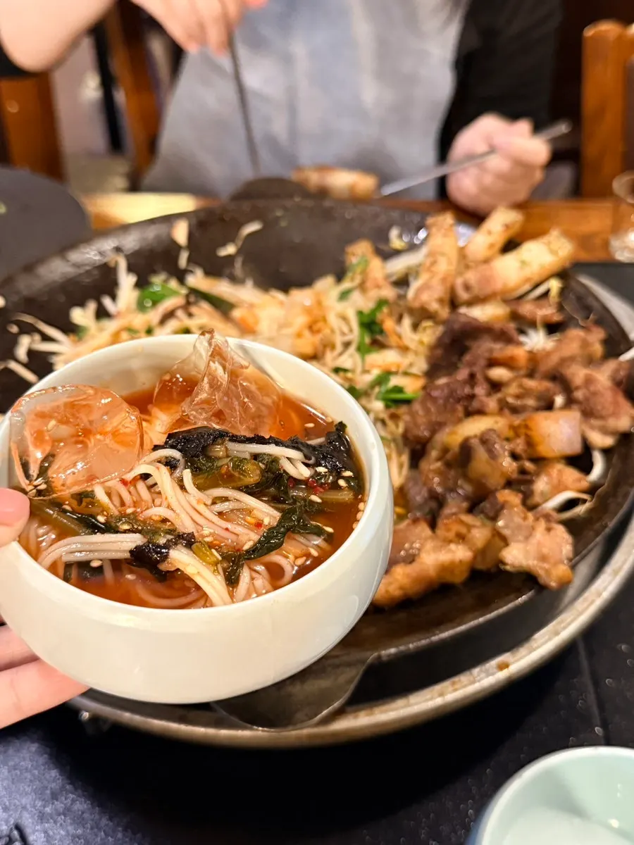 양 많은 광선집 김치말이국수