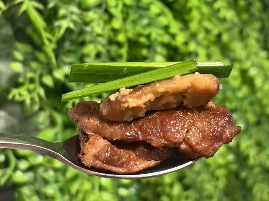 Meat staying moist on the grill plate