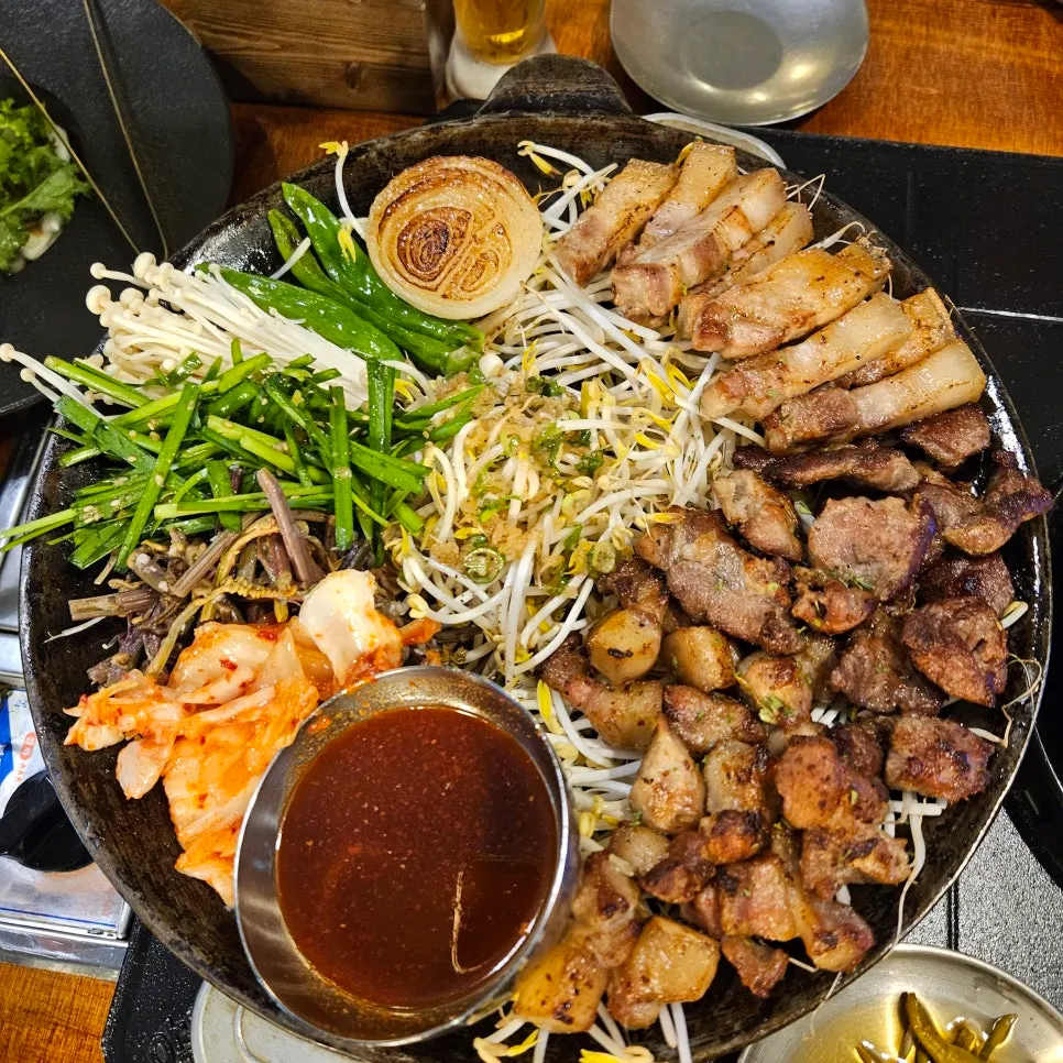 A bite of pa-kimchi-jjim picked up with chopsticks