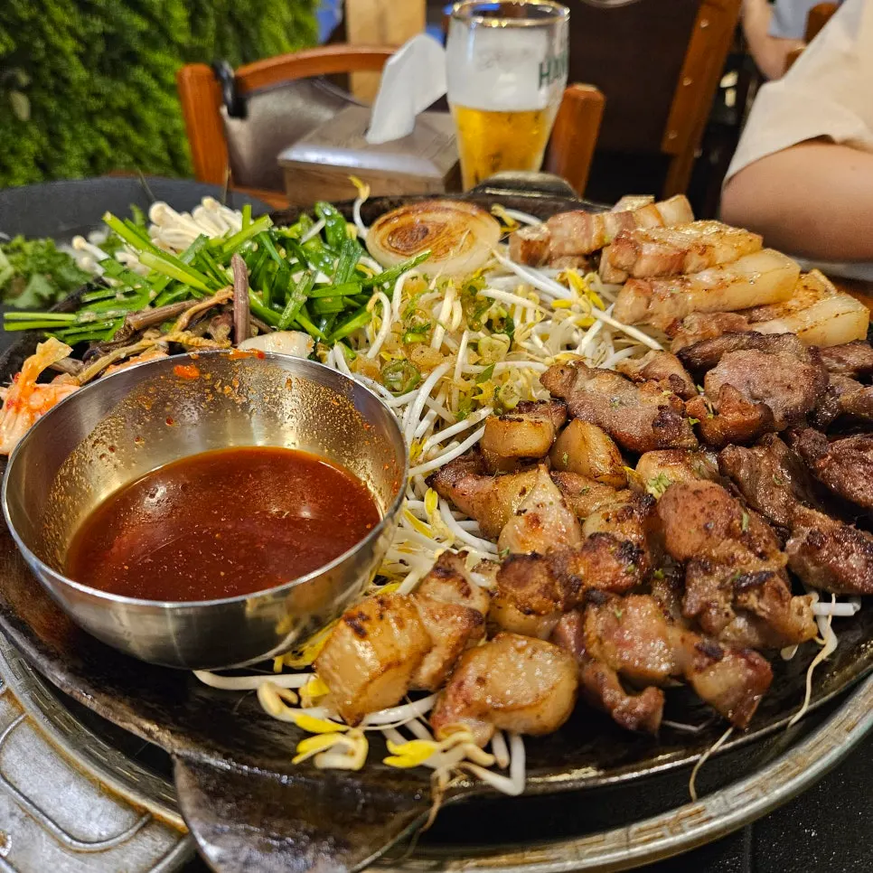 A plate combining pa-kimchi-jjim and meat