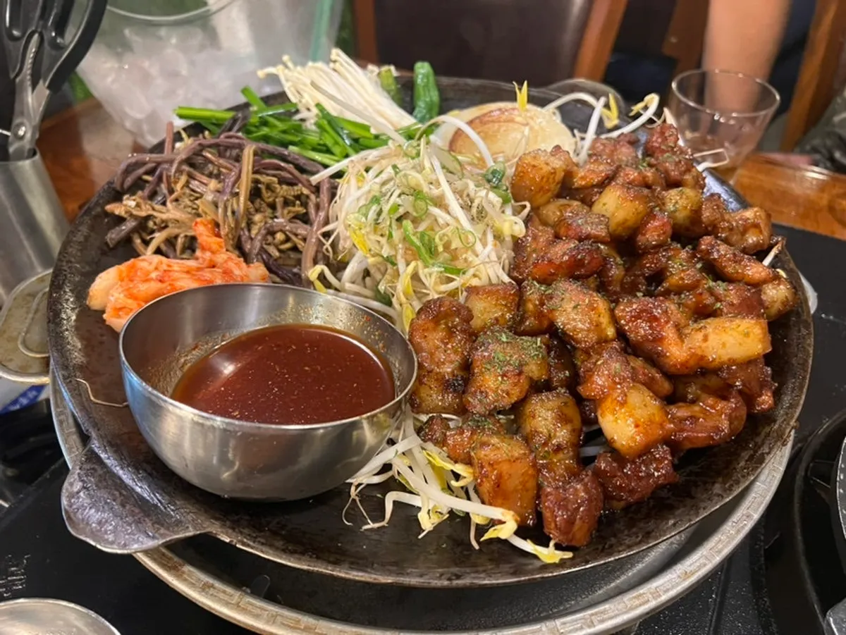 Arroz frito de Gwangseonjip tostado como nurungji
