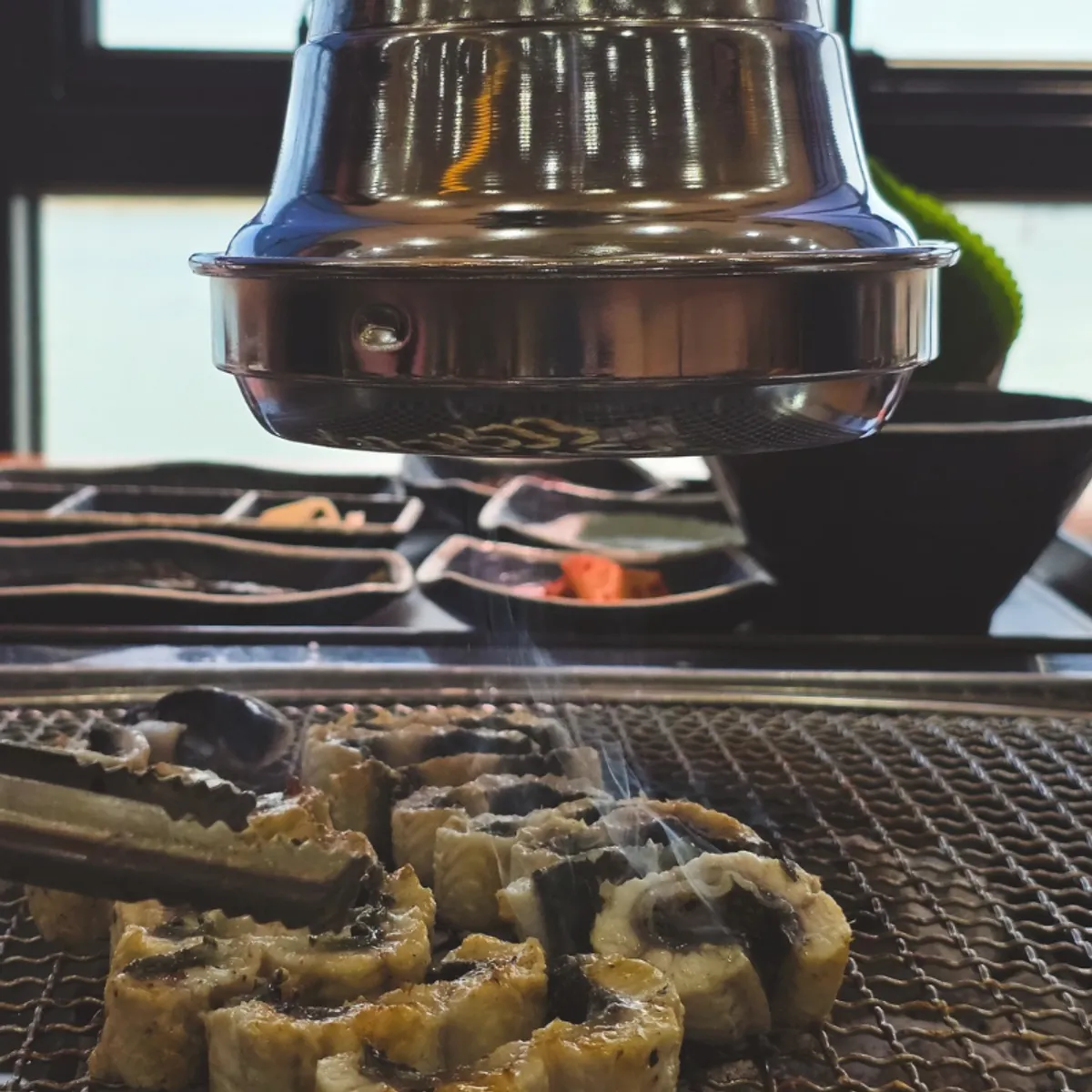 Charcoal-grilled eel table setting at Deokeun Jangeo Gwangyang Branch