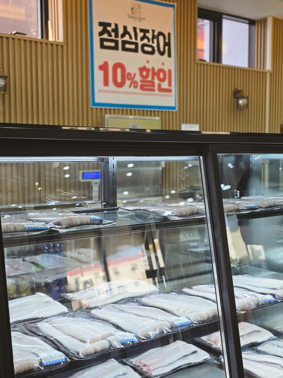 Board showing live eel price per kg