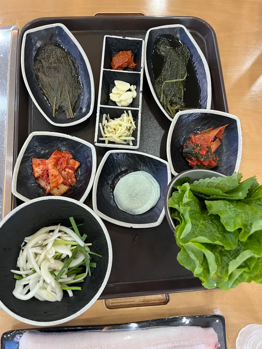 참숯 불판에서 굽는 민물장어