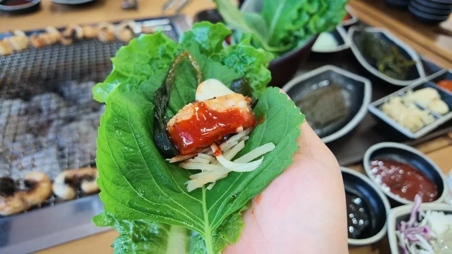 노릇하게 구워진 숯불 장어구이