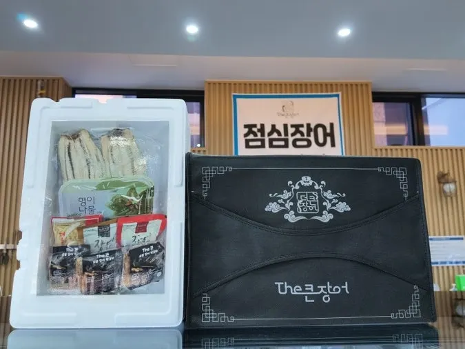 포장된 장어액기스와 장어탕 제품