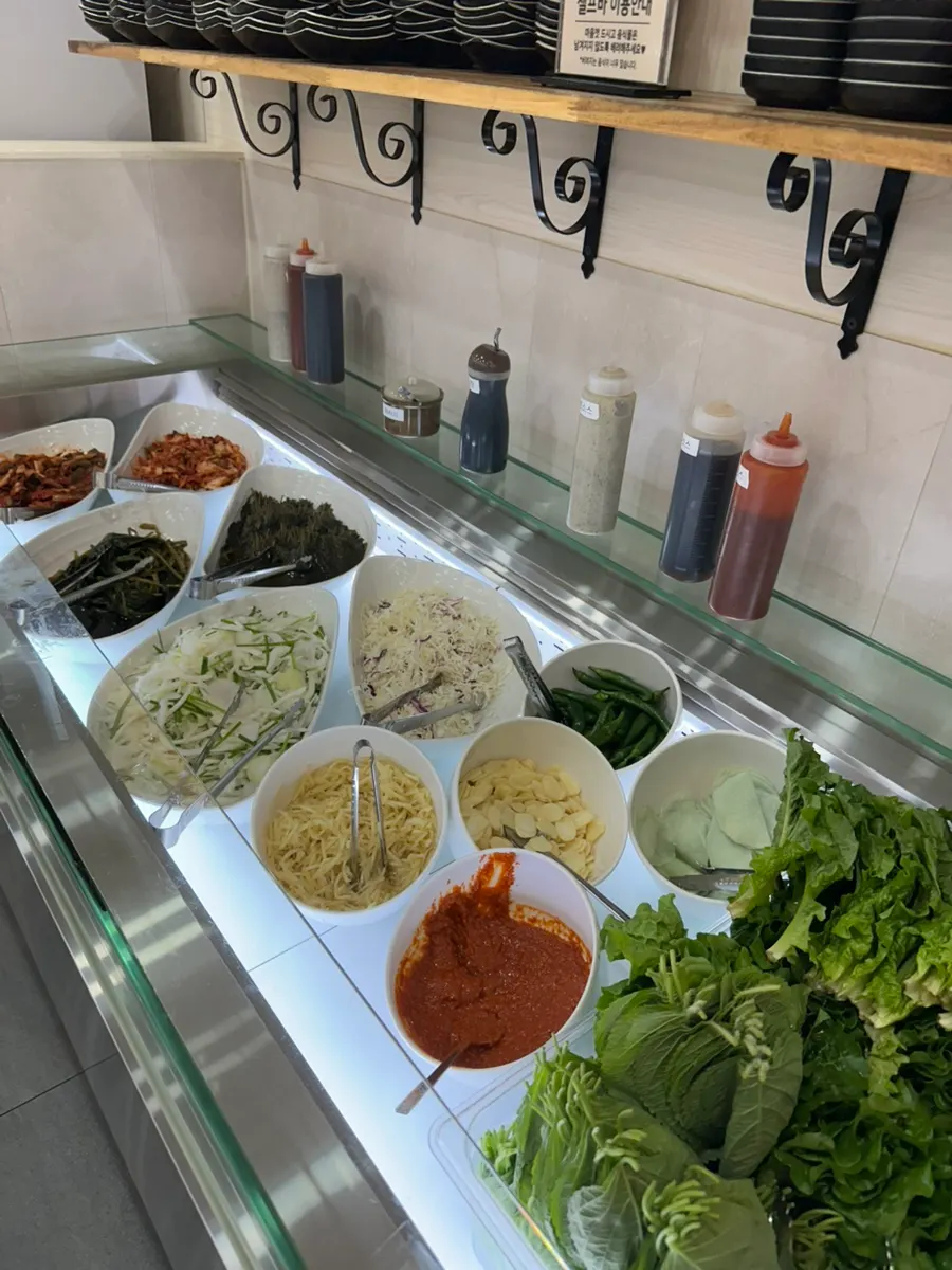 Side dishes served to pair with the eel