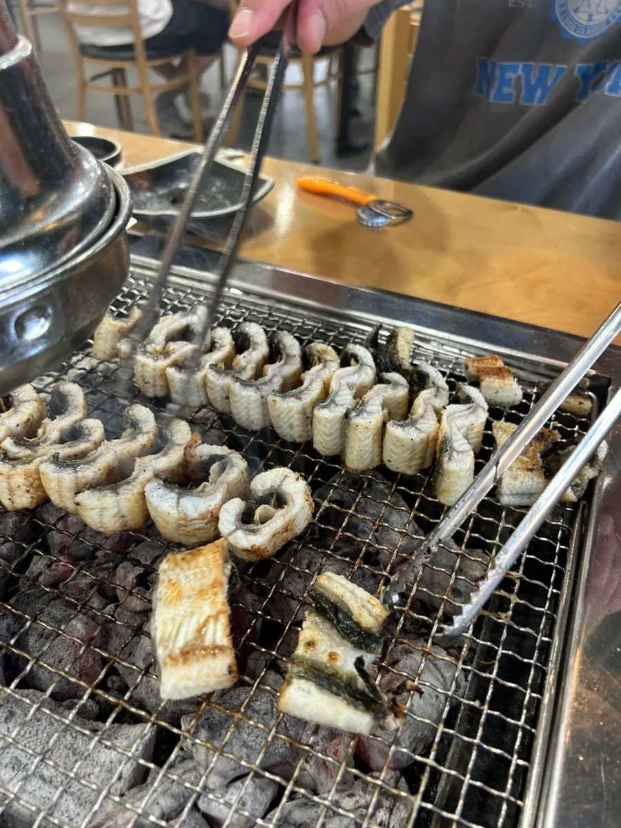핑크솔트 뿌려 구운 통통한 장어