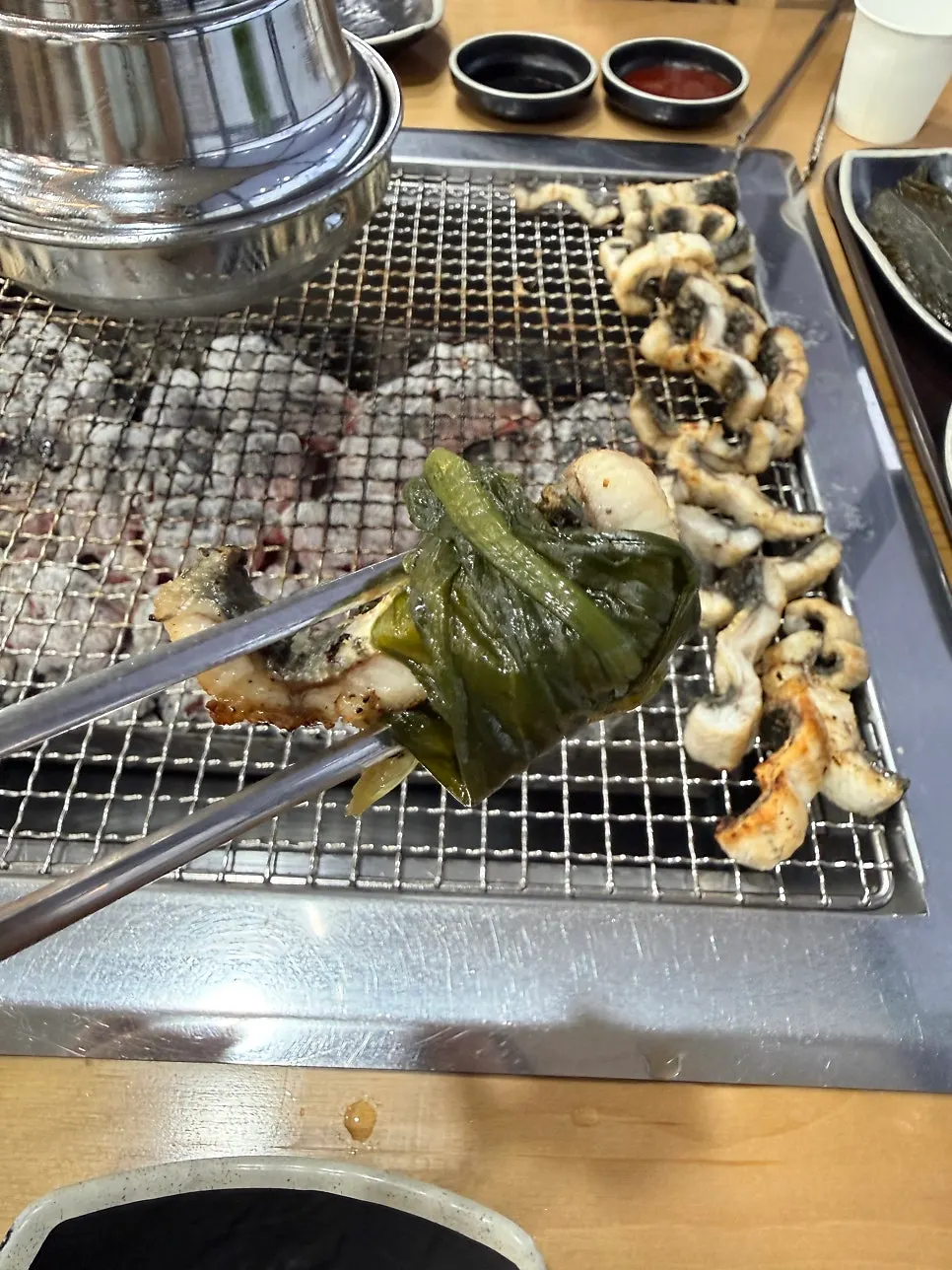 장어구이와 함께 먹는 비빔냉면