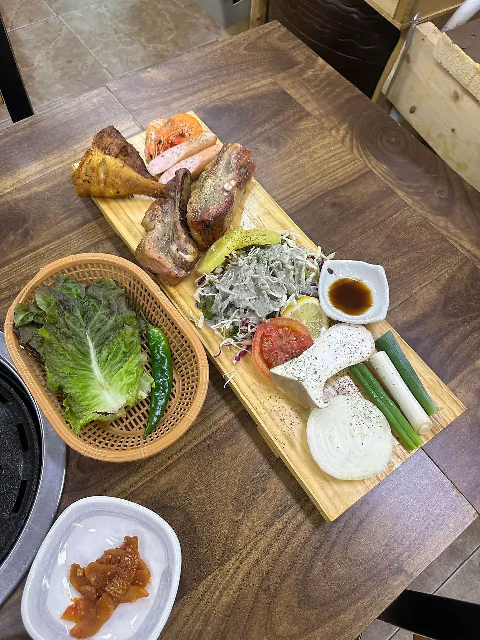 긴 접시에 담겨 나온 항아리반반세트