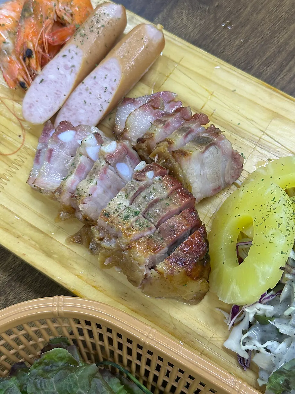 겉이 바삭하게 구워진 뽈락구이