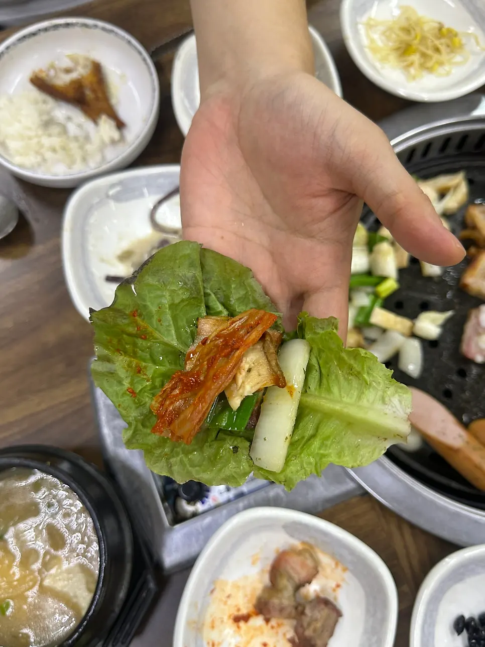 익혀서 나온 갈비 구이