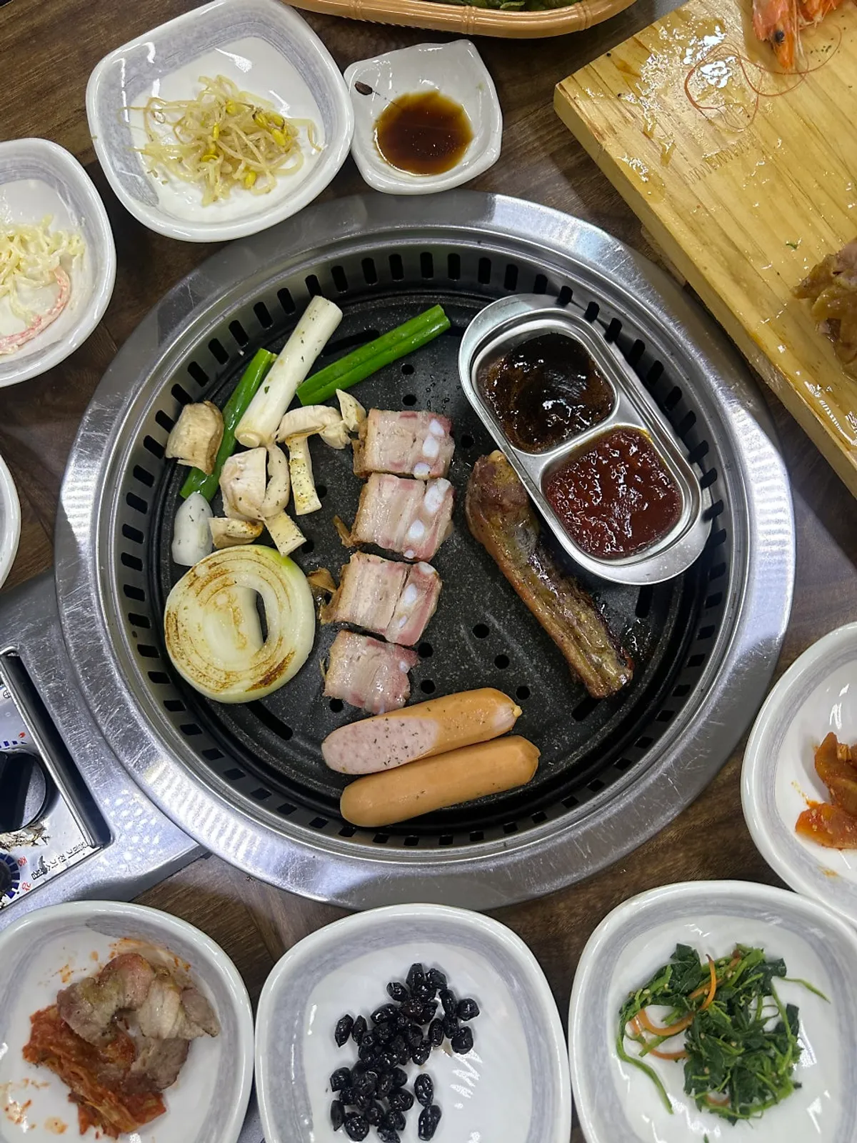 김치와 함께 싸 먹는 항아리 바베큐 쌈