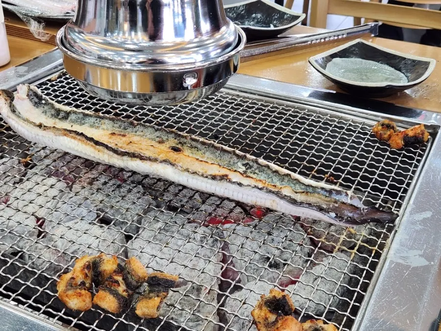 A plate of thick raw Yeongam eel