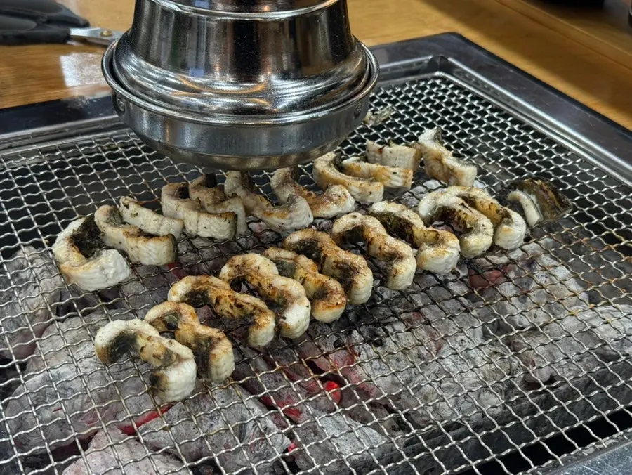 Grilled eel cut and finished on all sides